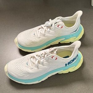 Hoka Women's Clifton edge W 9.5